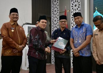 Wagub Aceh Salurkan 50.000 Al-Qur’an Bantuan Kerajaan Arab Saudi untuk Masjid dan Dayah