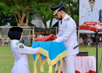Wabup Said Fadheil Pimpin Upacara Penurunan Bendera HUT ke-81 RI di Meulaboh