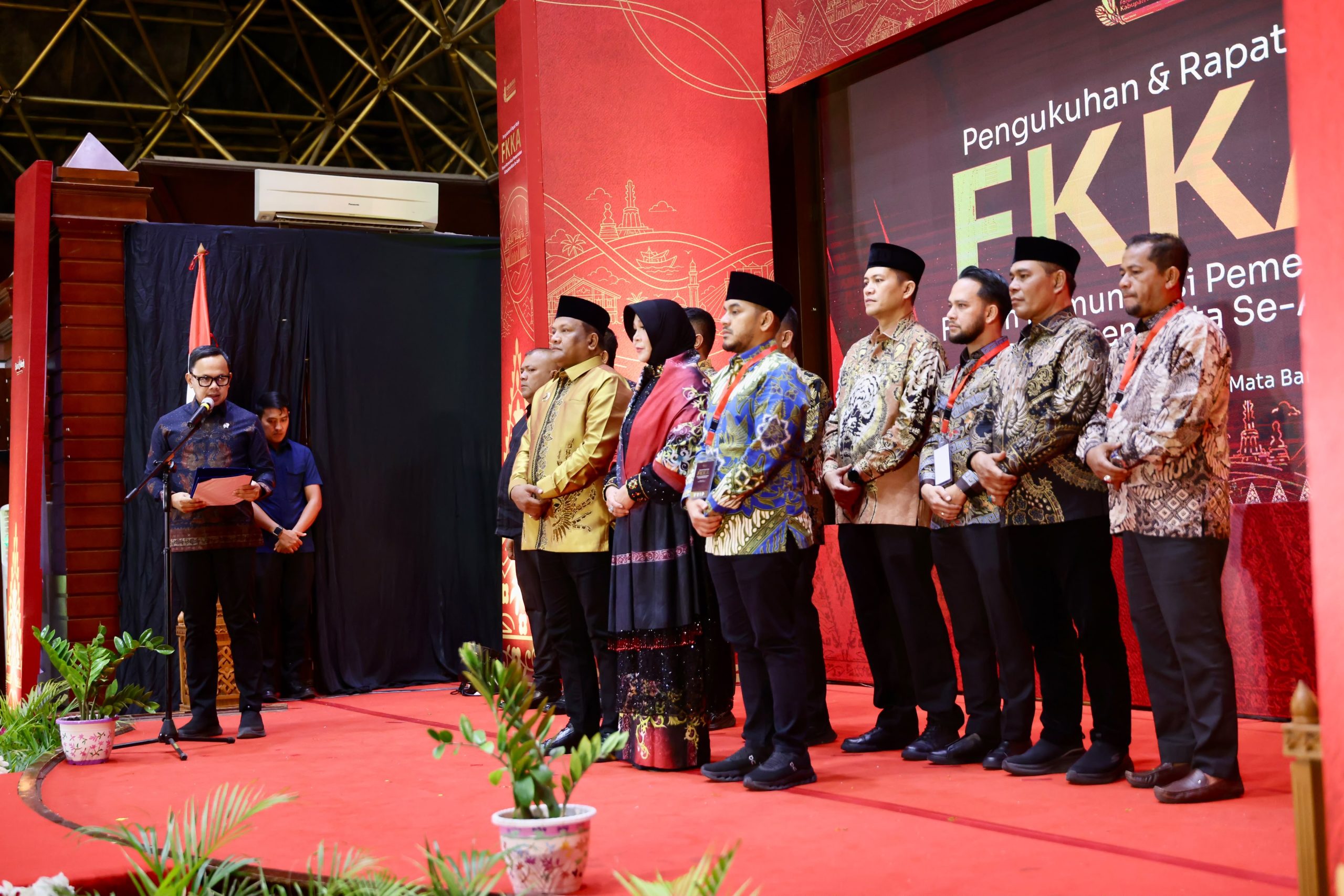 Wagub Bersama Wamendagri Hadiri Pengukuhan DPP FKKA Aceh