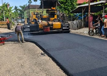 Pemkab Aceh Barat Aspal Jalan Penghubung Pulo Teungoh–Keutambang Pascabanjir