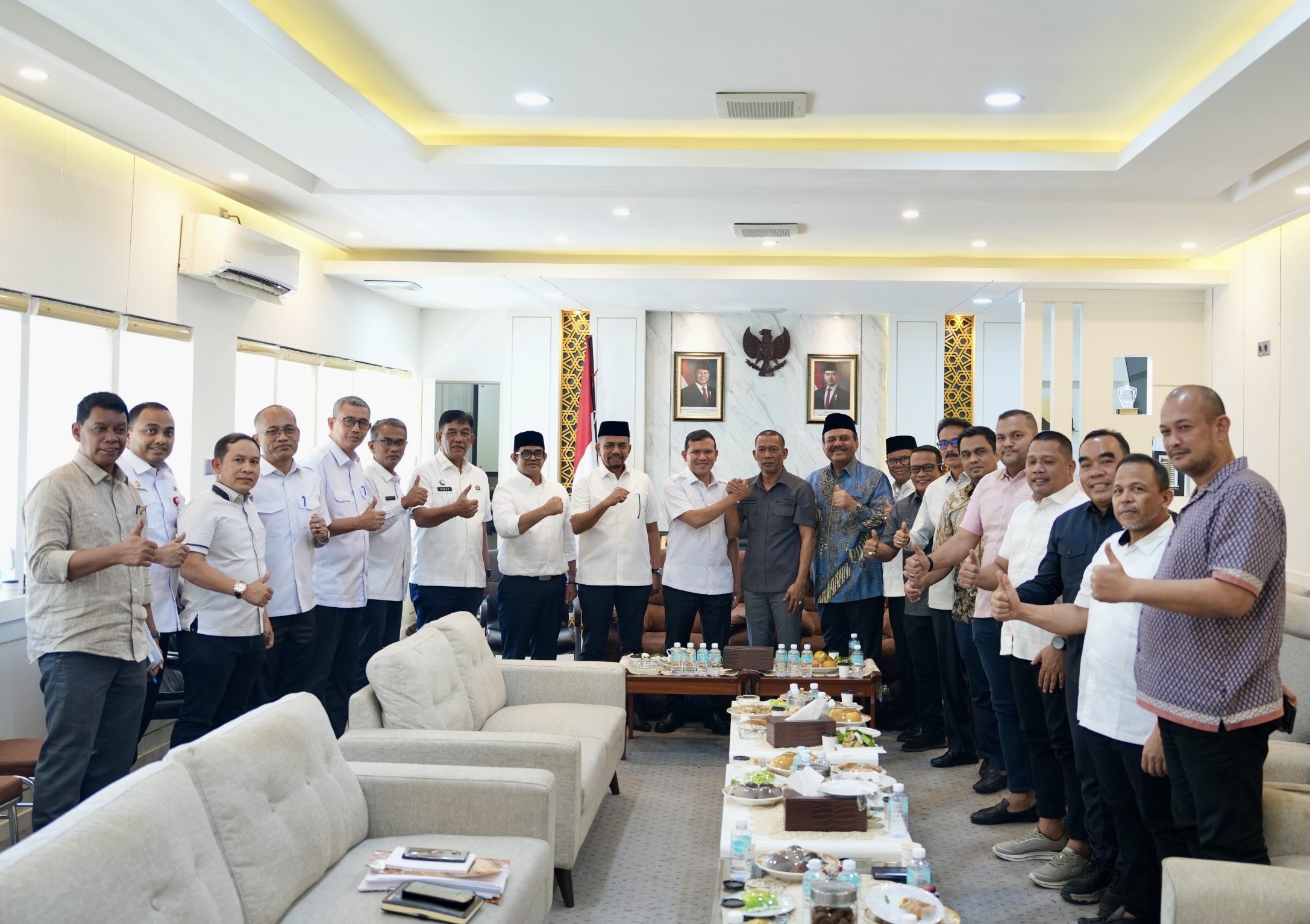 Wagub Dek Fadh Bersama Pimpinan DPRA Perkuat Sinergi, Bahas APBA 2025 dan 2027