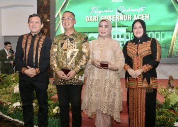 Sertijab Pangdam Iskandar Muda, Wagub Dek Fadh Serahkan Cinderamata
