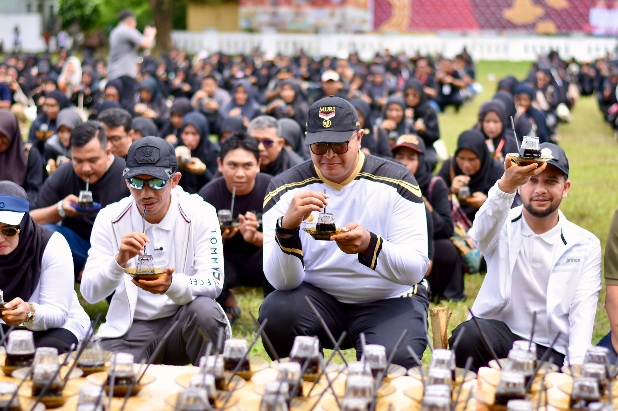 Kopi Khop Meulaboh Pecahkan Rekor Dunia, 2.026 Warga Serentak Ngopi Bareng.